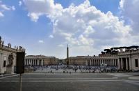 梵蒂岡0.44平方公里的國土能擠得下180多個建交國家的大使館嗎